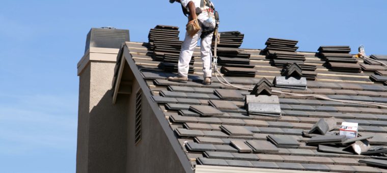 Semper Solaris' contractor installing a new roof in Stockton.