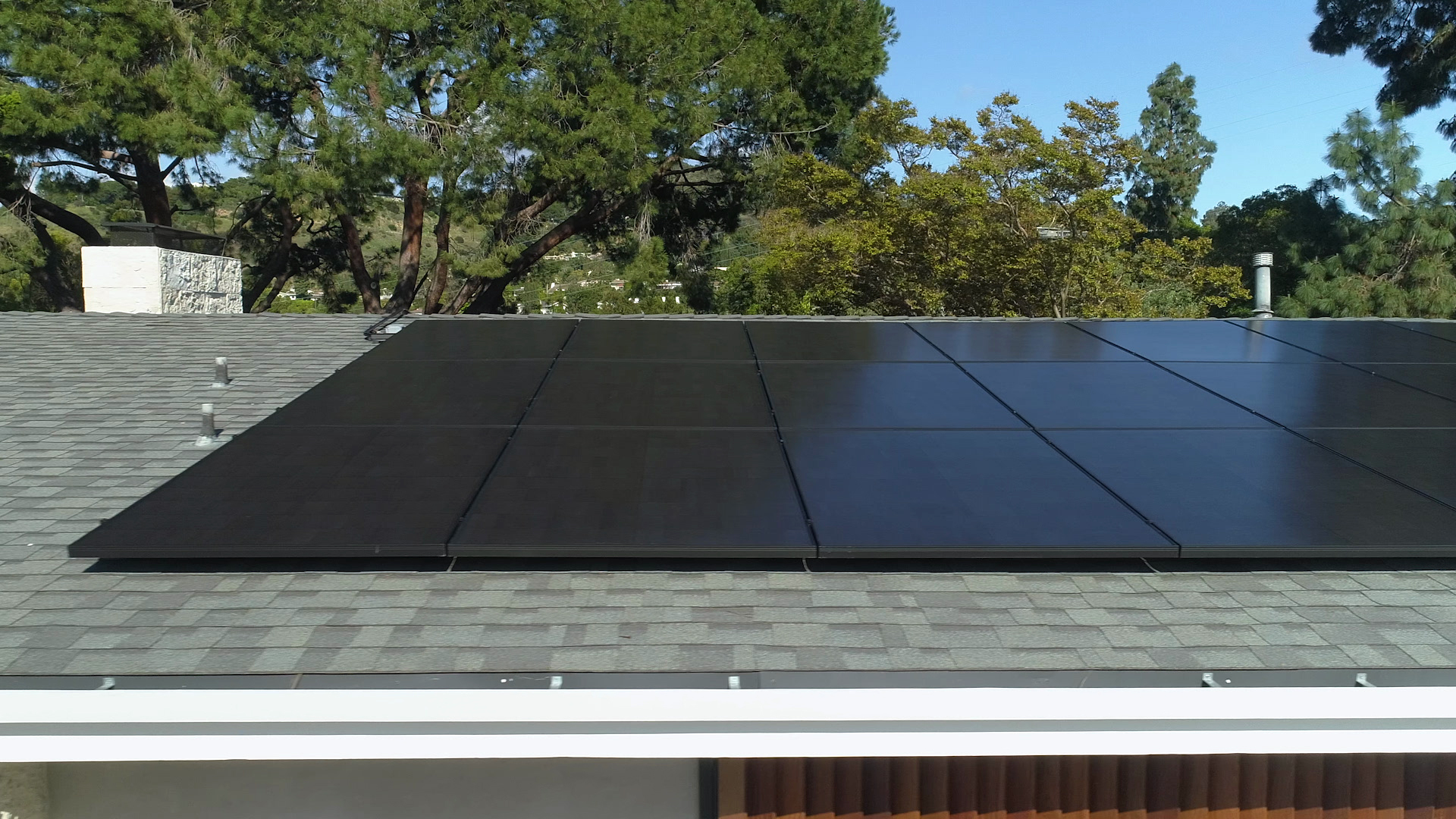 Batter Storage for Solar Panels on Roof